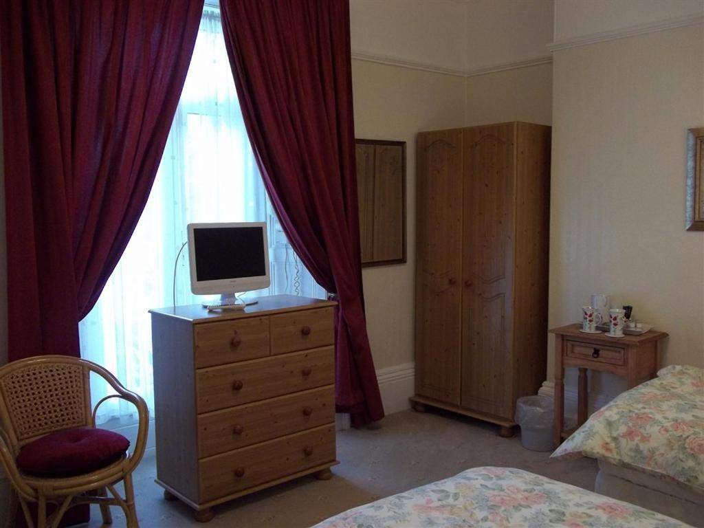 بلايموث Poppy'S Guest House الغرفة الصورة