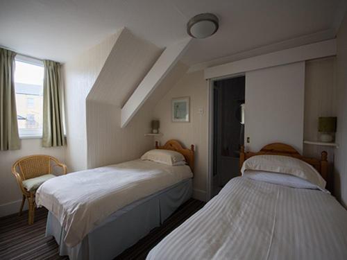 بلايموث Poppy'S Guest House الغرفة الصورة